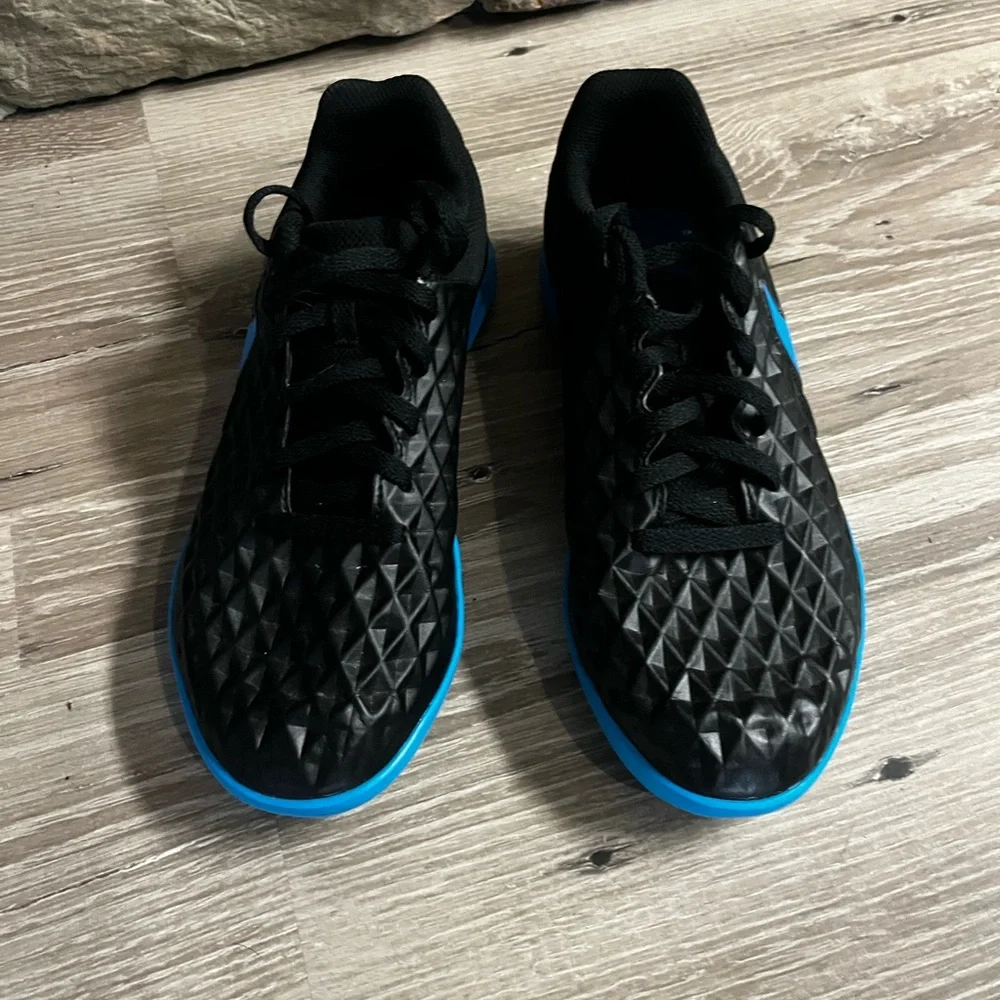 Nike shoes/6Y